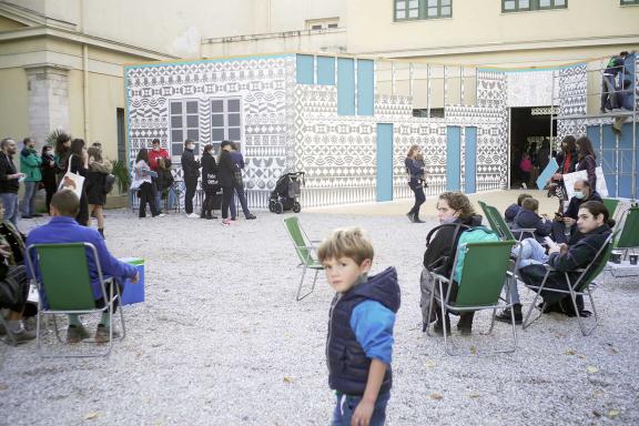 Navine G. Khan-Dossos, Ta Nea Xysta, 2021.