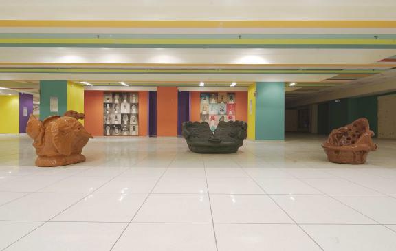 Nuri Koerfer. (left) Thron (camel, elephant), 2020. (centre) Insel Nr.3, 2019.  (right) Worm (brown), 2020. 