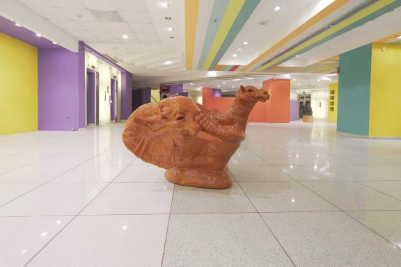 Nuri Koerfer, Thron (camel, elephant), 2020.