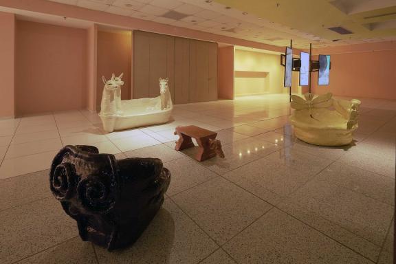 Nuri Koerfer. (left) Over Spiraling (blue), 2021. (back) Lama Thron, 2020. (centre) Dogends (light brown), 2019. (right) Der Bote (dragonflys), 2019.