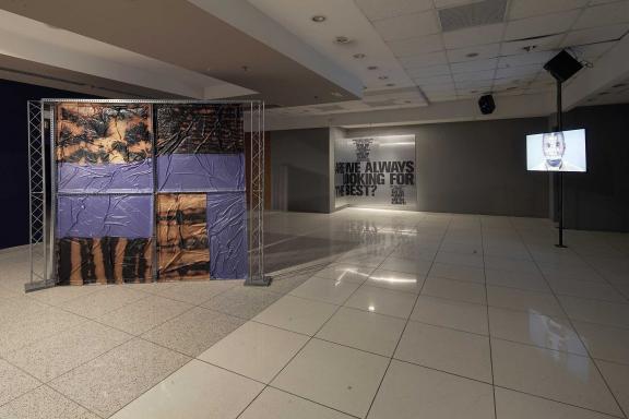 Ndayé Kouagou. (δεξιά) Good people TV – episode 2: Should you be open, 2021. (αριστερά) A key is a key and this one is the one, 2021.