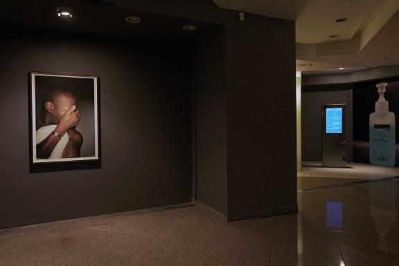 Kayode Ojo, Scorched Bedroom, Paris (Cartier), 2018.