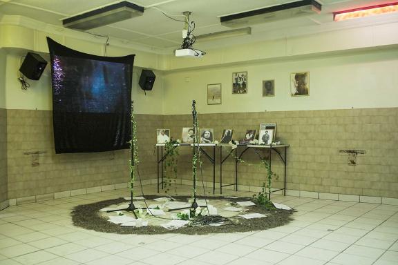 as they lay w/ Abdu Ali + Markele Cullins, Soft & Solid: Fugitive Harmonies in Pursuit of Home, 2021. Άποψη εγκατάστασης 7ης Μπιενάλε της Αθήνας 2021 ECLIPSE, φωτογραφία: Νύσος Βασιλόπουλος.