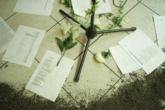 as they lay w/ Abdu Ali + Markele Cullins, Soft & Solid: Fugitive Harmonies in Pursuit of Home, 2021 (λεπτομέρεια). Άποψη εγκατάστασης 7ης Μπιενάλε της Αθήνας 2021 ECLIPSE, φωτογραφία: Νύσος Βασιλόπουλος.