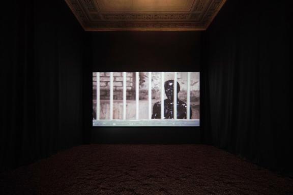 Miles Greenberg, Late October, 2021. Άποψη εγκατάστασης από την 7η Μπιενάλε της Αθήνας 2021 ECLIPSE, φωτογραφία: Νύσος Βασιλόπουλος.