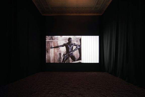 Miles Greenberg, Late October, 2021. Άποψη εγκατάστασης από την 7η Μπιενάλε της Αθήνας 2021 ECLIPSE, φωτογραφία: Νύσος Βασιλόπουλος.