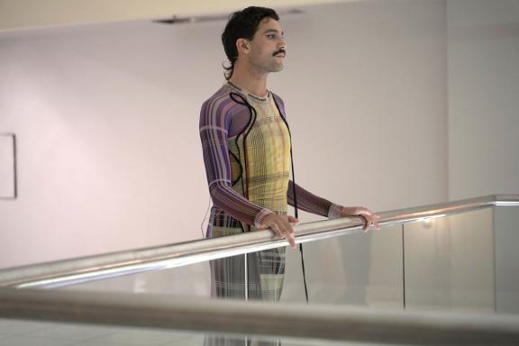 Astrit Ismaili performing MISS at the 7th Athens Biennale 2021 ECLIPSE, photo: Nysos Vasilopoulos.